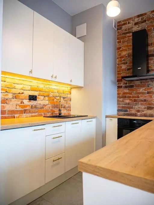 Chic Apartment In Historic Koneser Area Warsaw