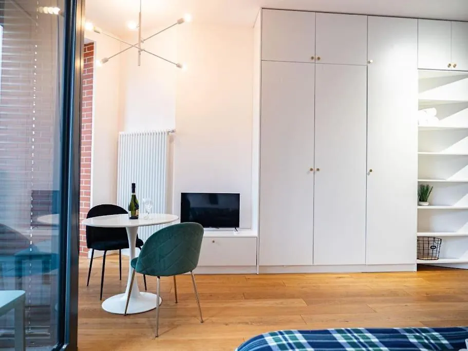 Chic Apartment In Historic Koneser Area Warsaw