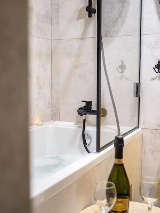 Chic Apartment In Historic Koneser Area Warsaw Poland