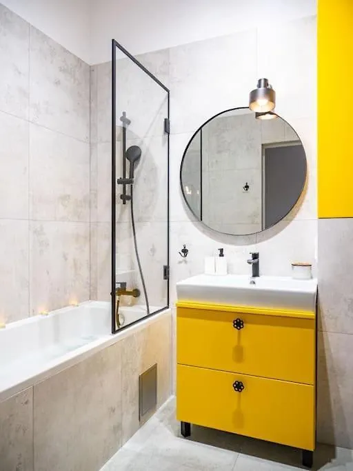 Chic Apartment In Historic Koneser Area Warsaw