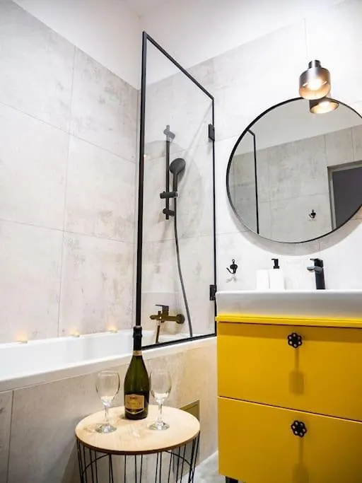 Chic Apartment In Historic Koneser Area Warsaw Poland