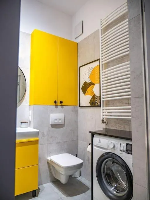 Chic Apartment In Historic Koneser Area Warsaw