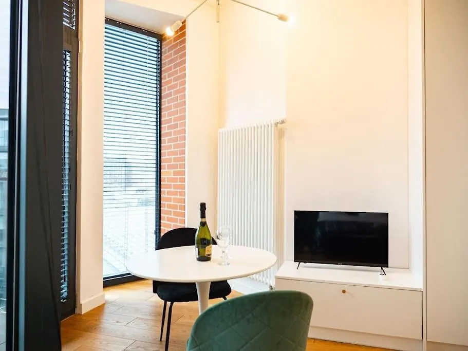Chic Apartment In Historic Koneser Area Warsaw 0*,