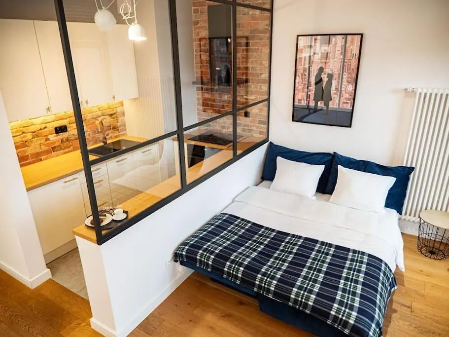 Chic Apartment In Historic Koneser Area Warsaw