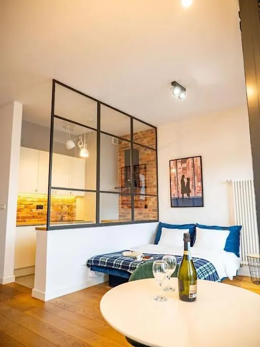 Chic Apartment In Historic Koneser Area Warsaw