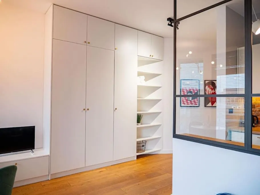 Chic Apartment In Historic Koneser Area Warsaw