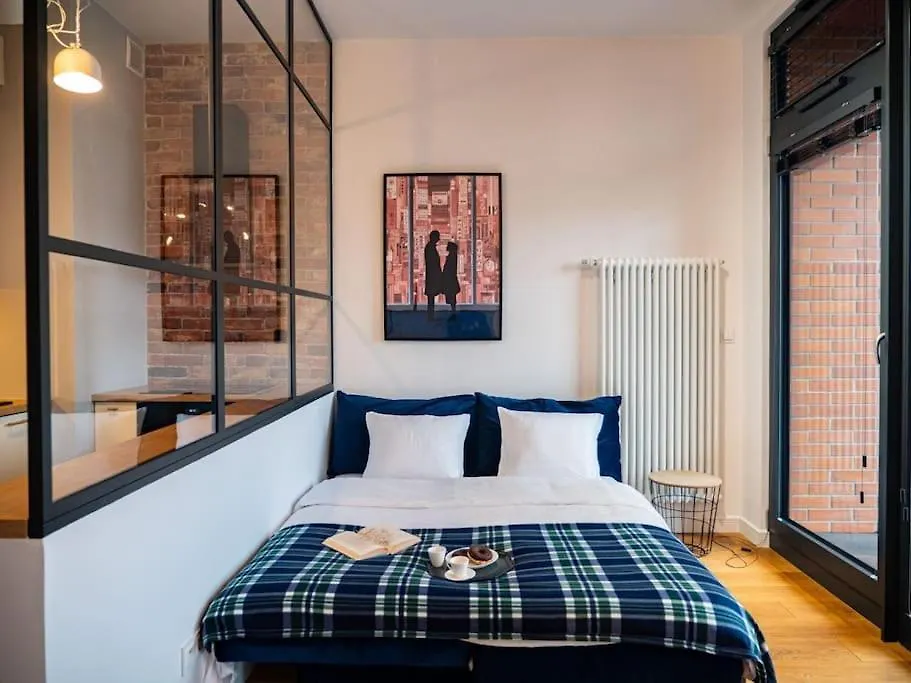 Chic Apartment In Historic Koneser Area Warsaw