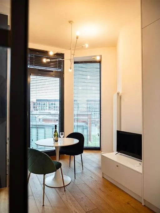 Chic Apartment In Historic Koneser Area Warsaw