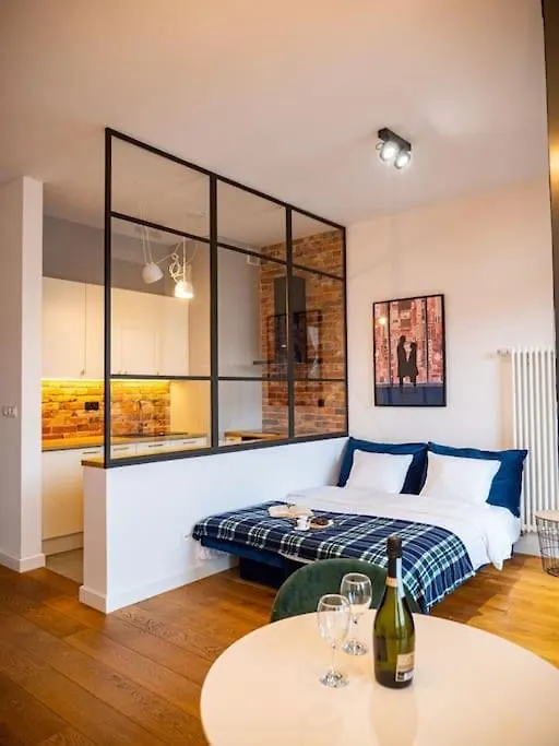 Chic Apartment In Historic Koneser Area Warsaw