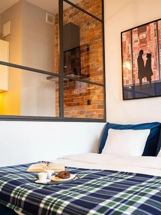 Chic Apartment In Historic Koneser Area Warsaw