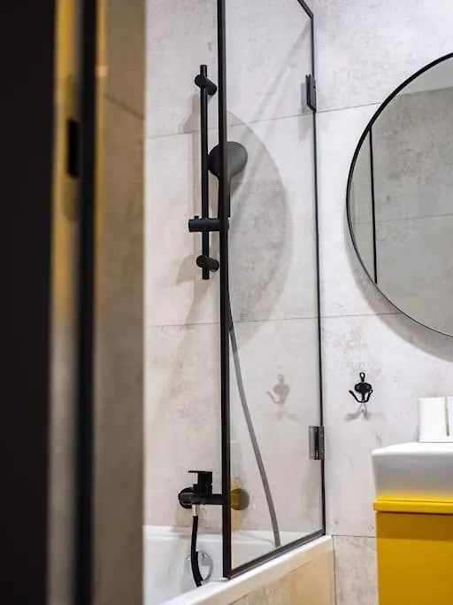 Chic Apartment In Historic Koneser Area Warsaw